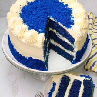 Order Exquisite Blue Velvet Cakes Online - Swift Delivery Guaranteed!