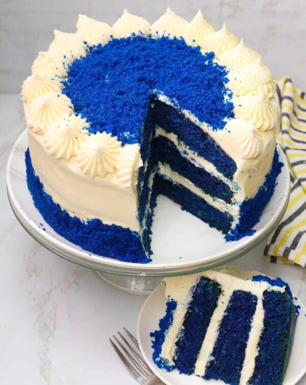 Order Exquisite Blue Velvet Cakes Online - Swift Delivery Guaranteed!